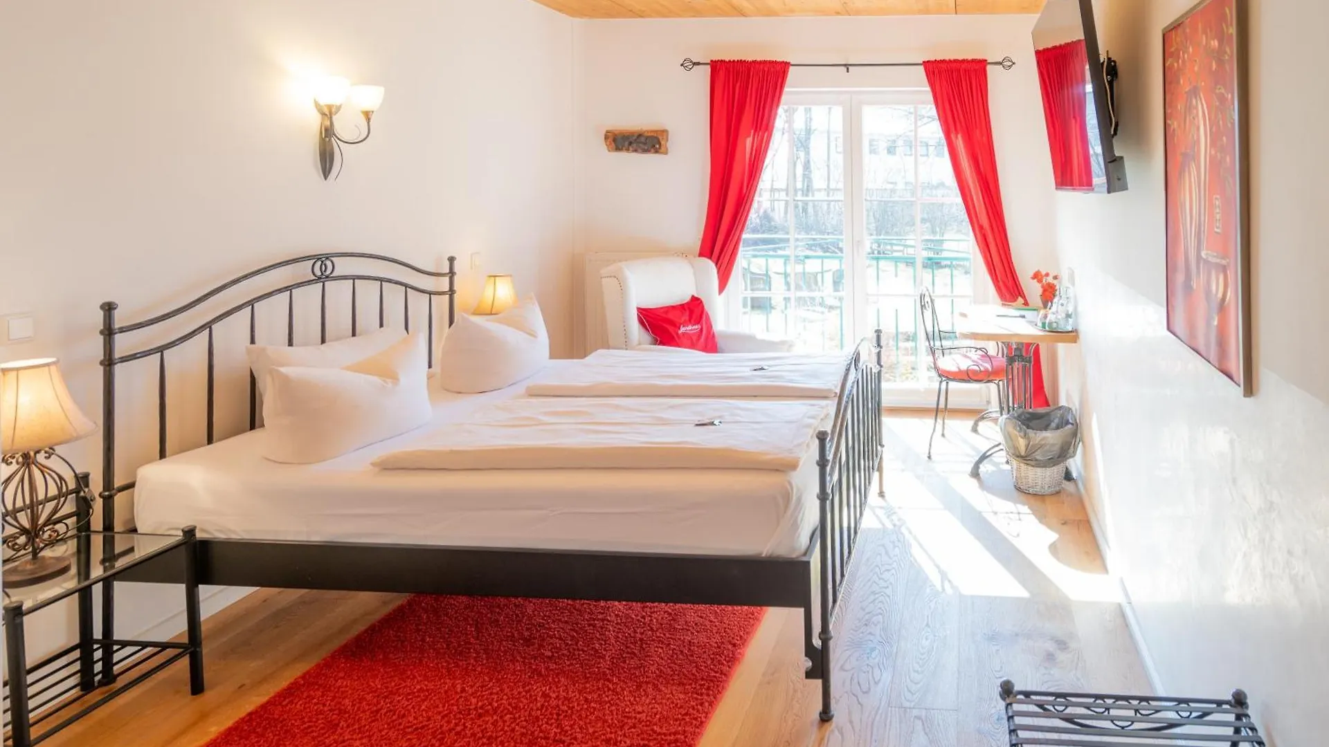 Landhaus Hotel Wolfratshausen 4*,