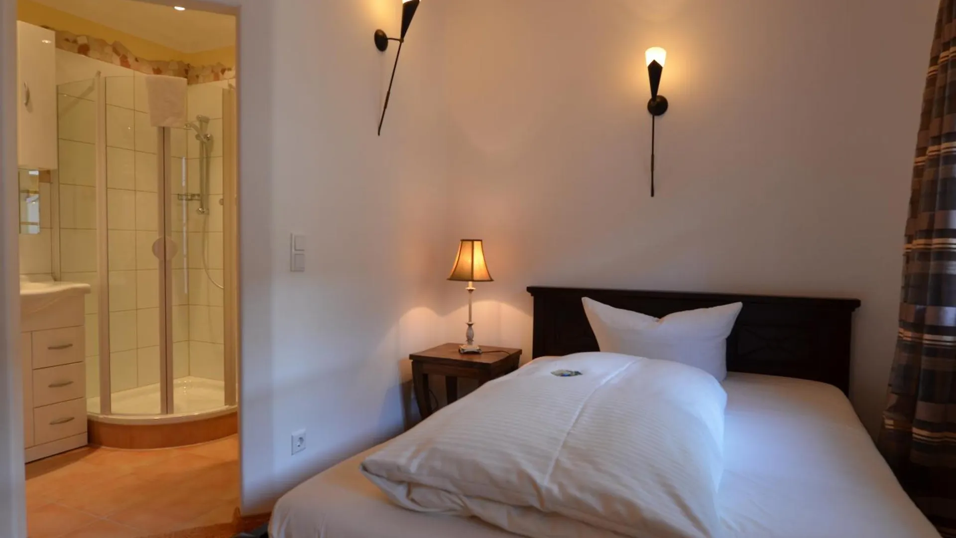 Landhaus Hotel Wolfratshausen 4*,  Germany