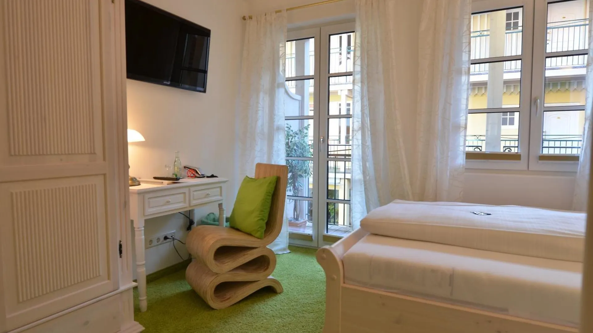 Landhaus Hotel Wolfratshausen 4*,  Germany